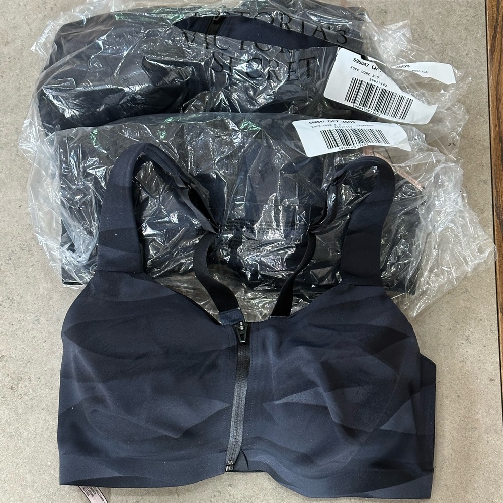 3 Victoria Secret Knock Out Front Close Bra, 34 DDD, Black